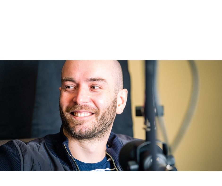 Thomas tijdens de opname van de podcast